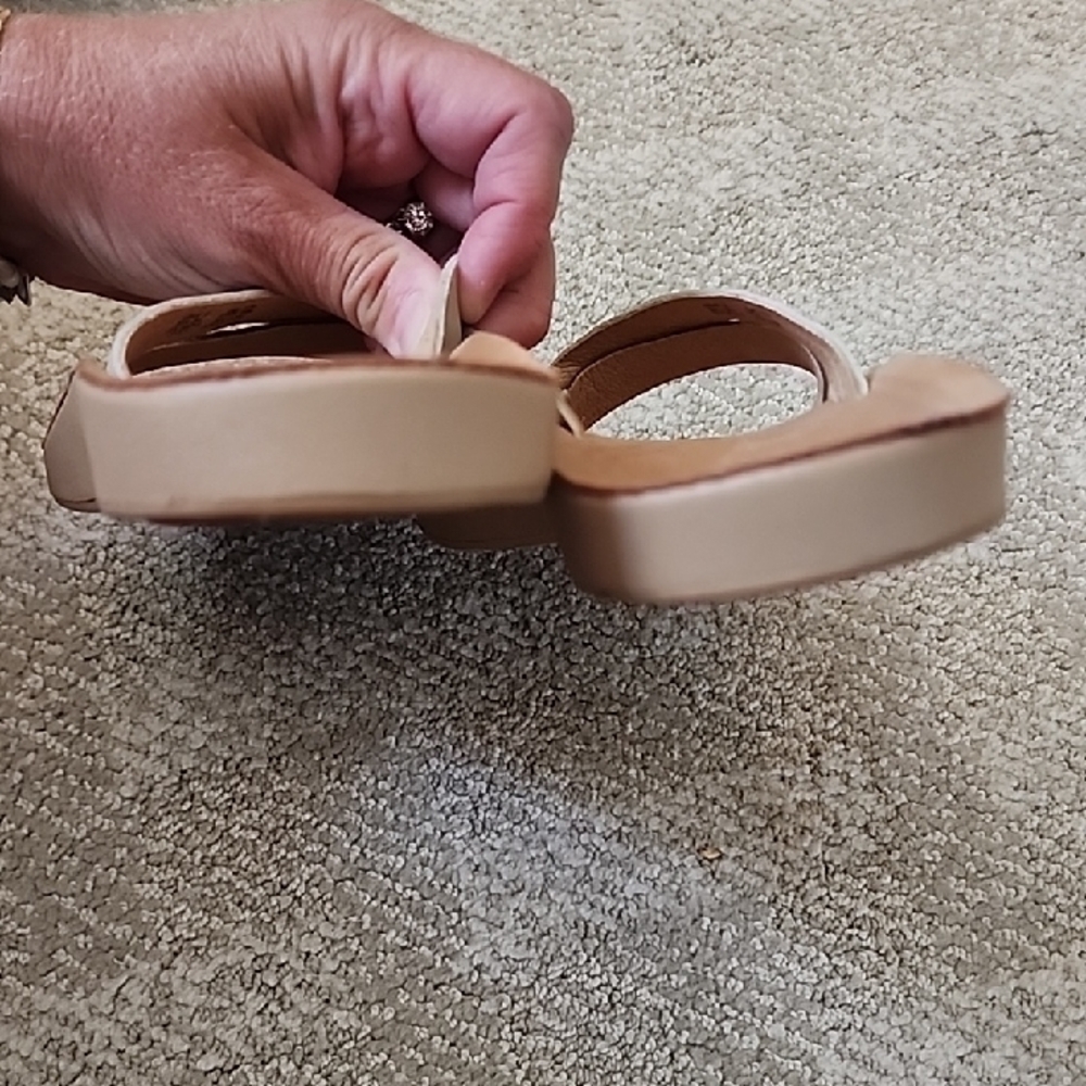 Olukai Kaekae Gold and Cream Sandals Flip Flops - Picture 5 of 6